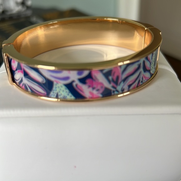 Lily Pulitzer Bangle Bracelet. - Picture 2 of 4